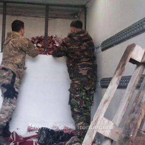 Ce au descoperit polițiștii în peretele dublu al unei mașini