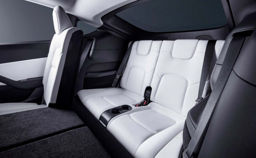 Tesla Model Y cu 7 locuri, în care un rând suplimentar de scaune e amplasat în portbagaj (Sursa foto: tesla.com)